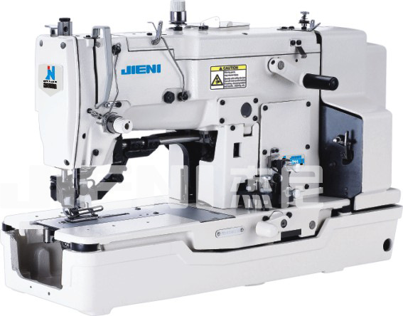 所述压脚件与机针之间留有间距