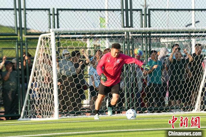 哈超火热开赛，左右哥担任揭幕战门将成开幕焦