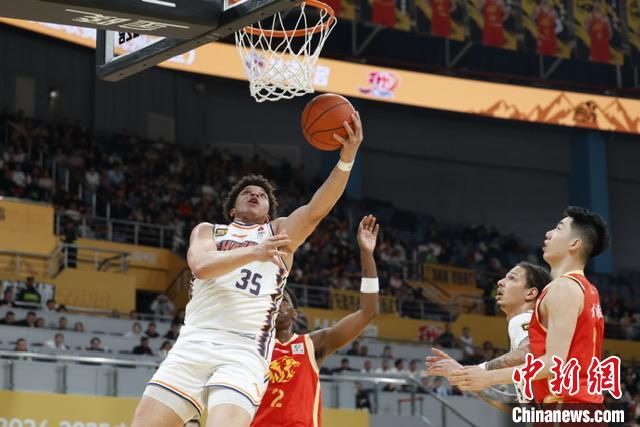 广厦击败上海，布朗砍下