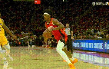 湖人挑战失败裁判判防守人仍在移动中