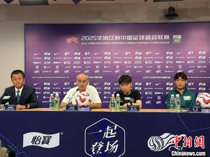 绿城主帅寄望18岁王钰栋在高压环境中的稳定性左