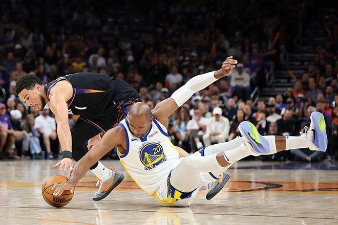 太阳力克勇士晋级季后赛 霍福德状态起伏成关键