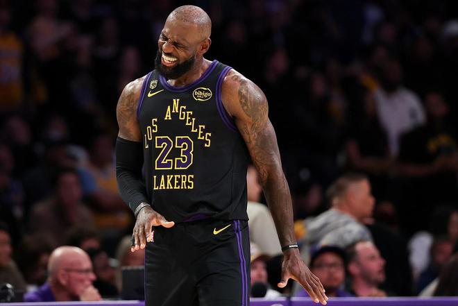 湖人双杀火箭詹姆斯28+8+7助引领逆转